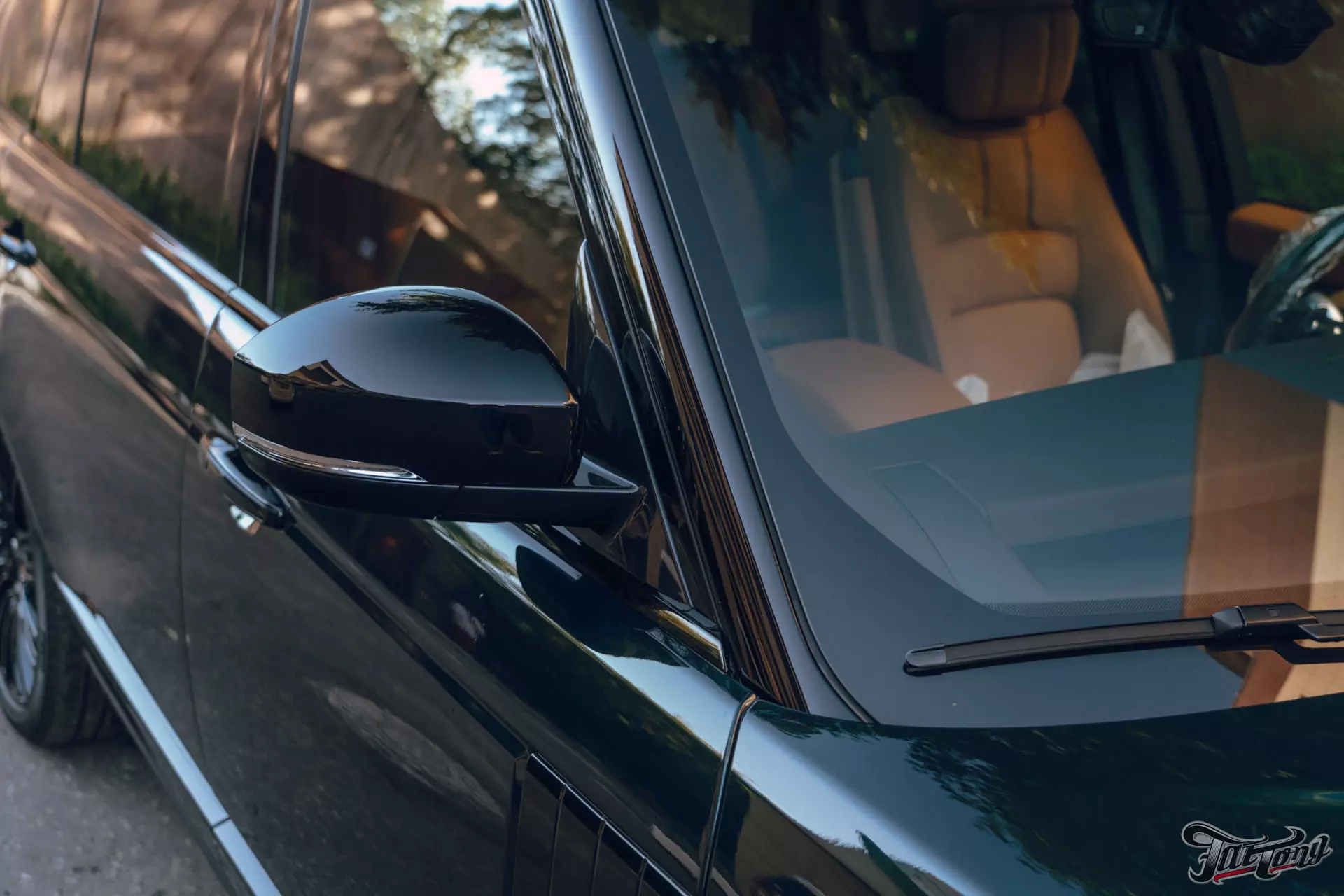 Land Rover Range Rover Autobiography. Оклейка в глянцевый полиуретан
